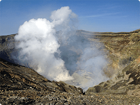 地球の息吹を感じる中岳火口 イメージ写真