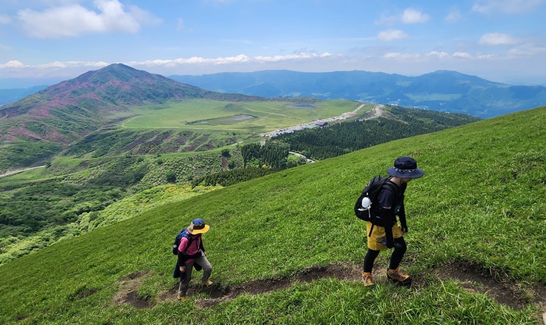 杵島岳トレッキング」Mount Kishima trekking｜阿蘇山上ビジターセンター