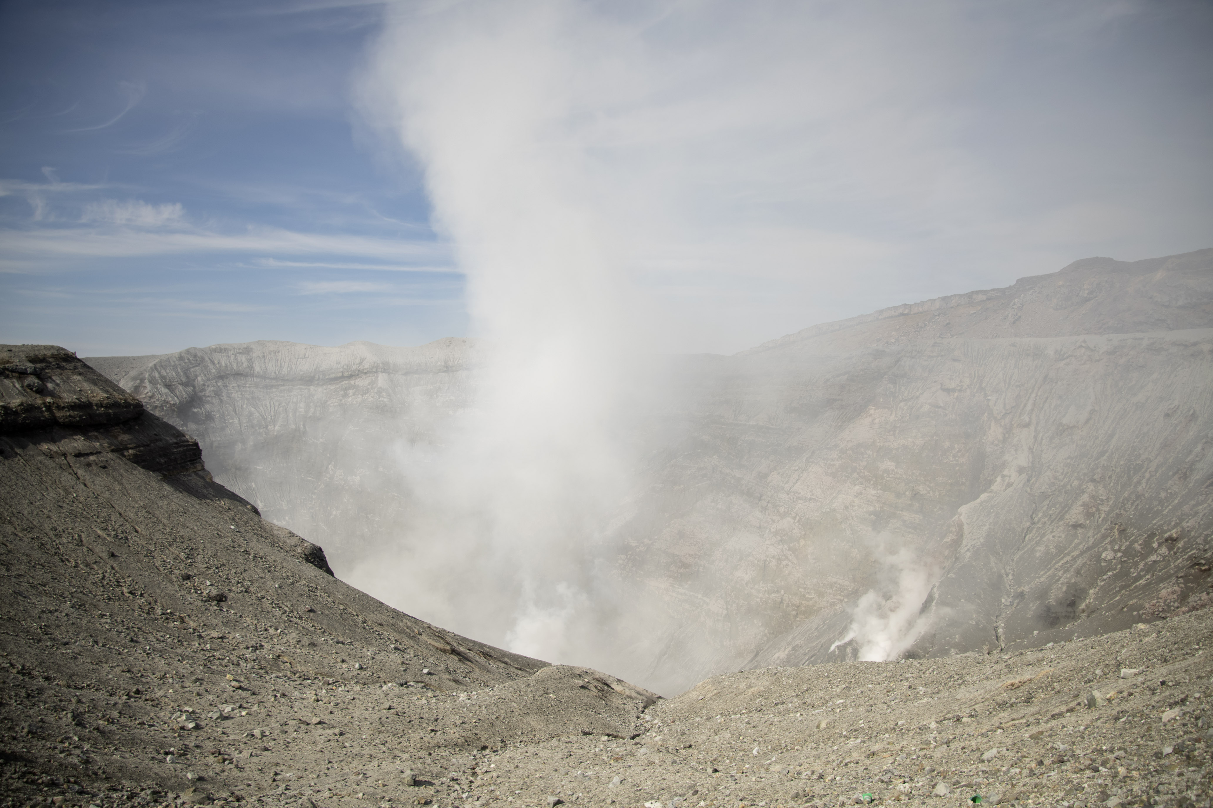 阿蘇火山火口見学が再開しました」Nakadake crater have been opened
