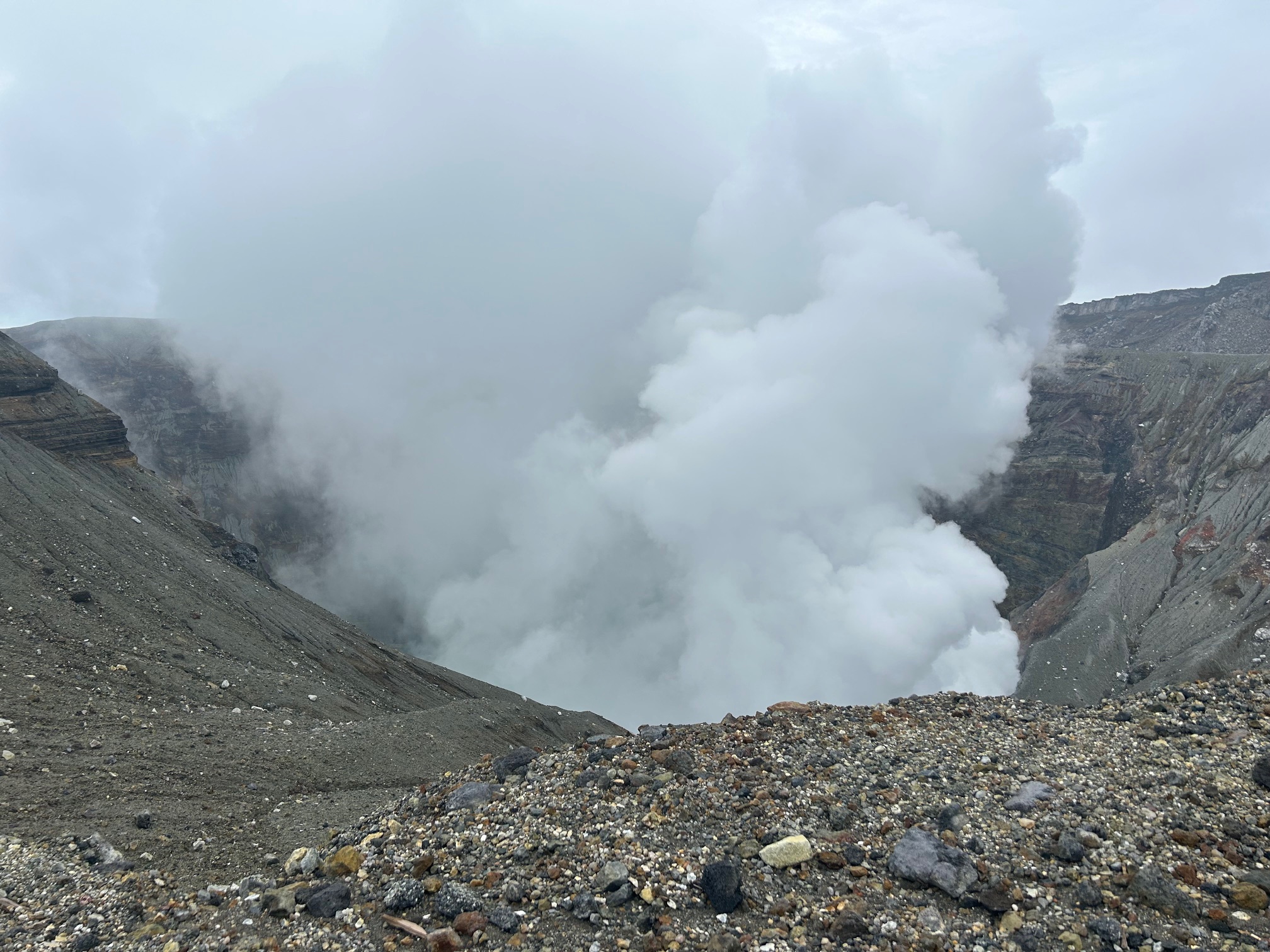 If you want to see the crater, 火口を見るには？｜阿蘇山上ビジター